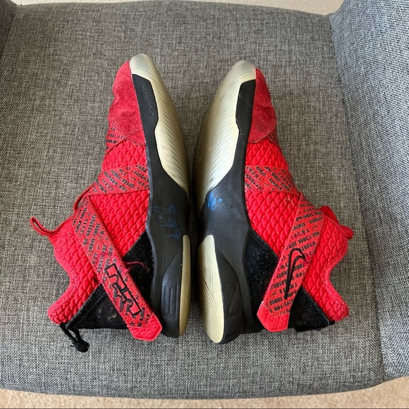 Nike Kid's LeBron Soldier 12 'University Red' Red/Black Sz 3Y AA1353-660 Sneaker - Picture 4 of 7